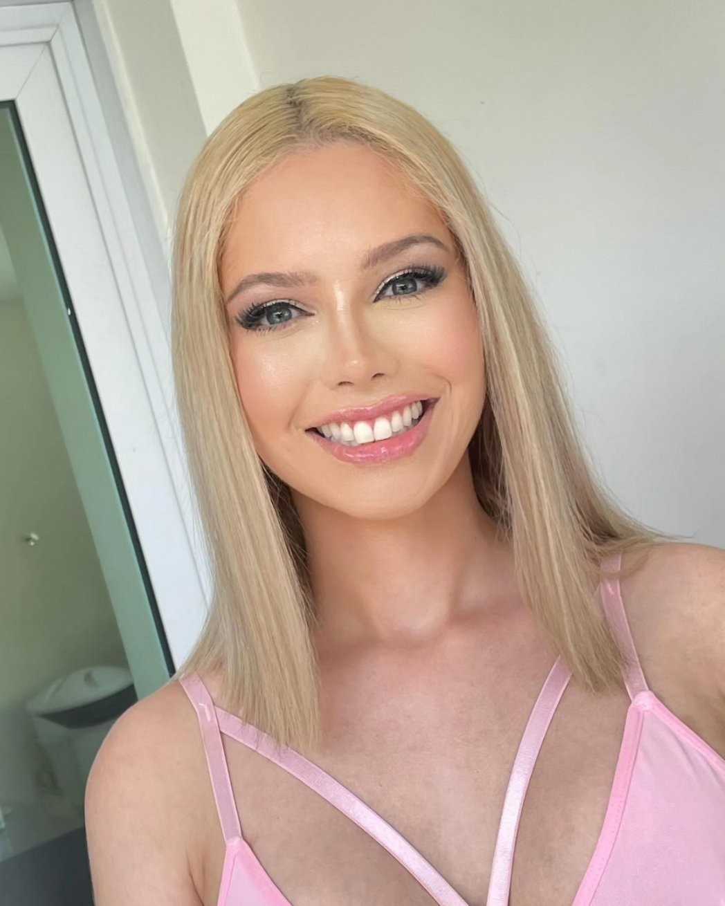 Vivian Lola