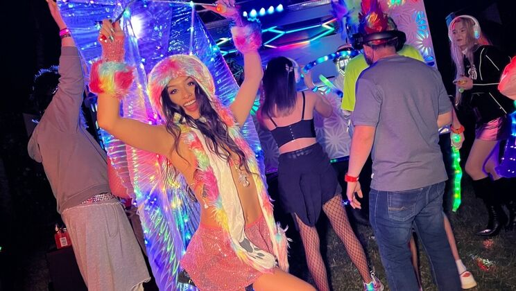 Silent Disco Blowjob Fun with Lucas Frost and Lux La Fox